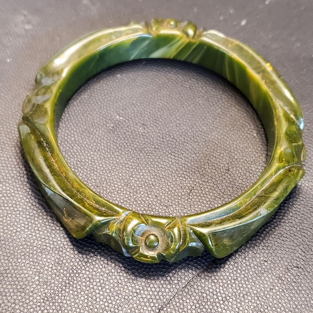 vintage carved rare bakelite bracelet
